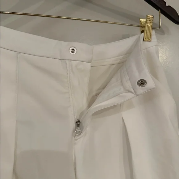 Lululemon White Women's Golf Shorts - Picture 4 of 4